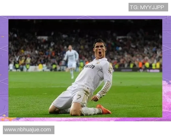 足球明星闪耀秀场展现风采引领时尚潮流与运动魅力完美结合